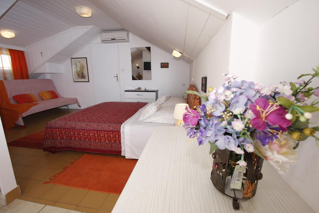 Apartments Delfin Tucepi Room photo