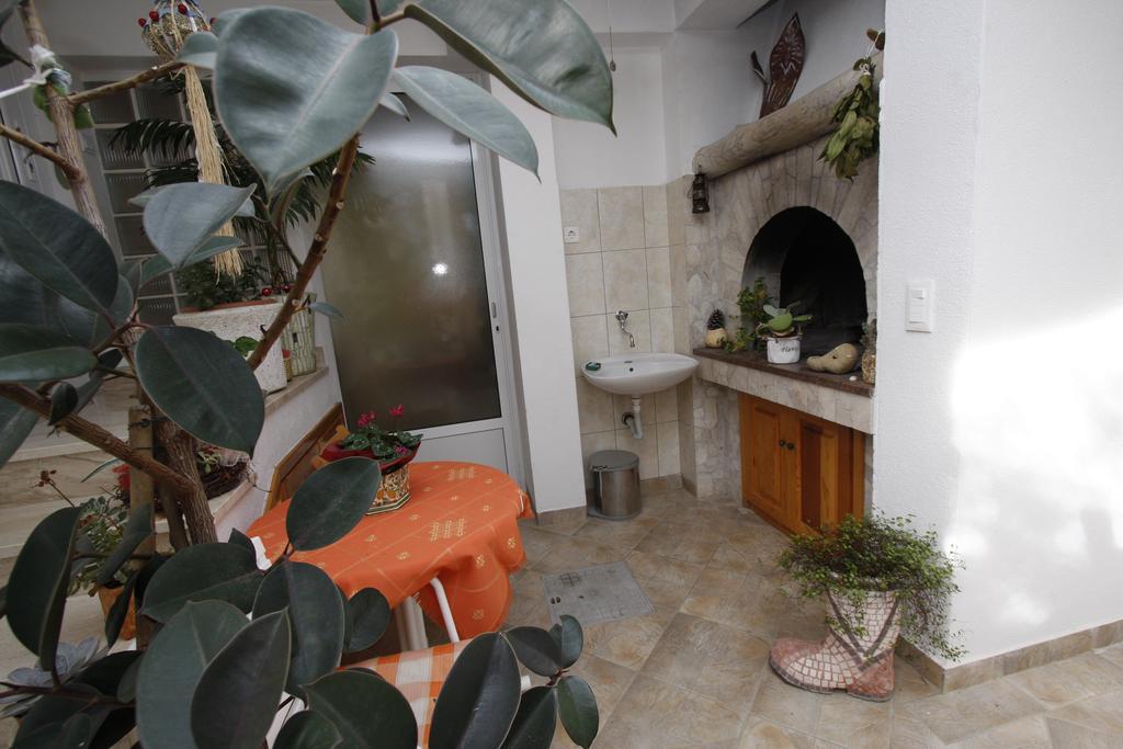 Apartments Delfin Tucepi Room photo