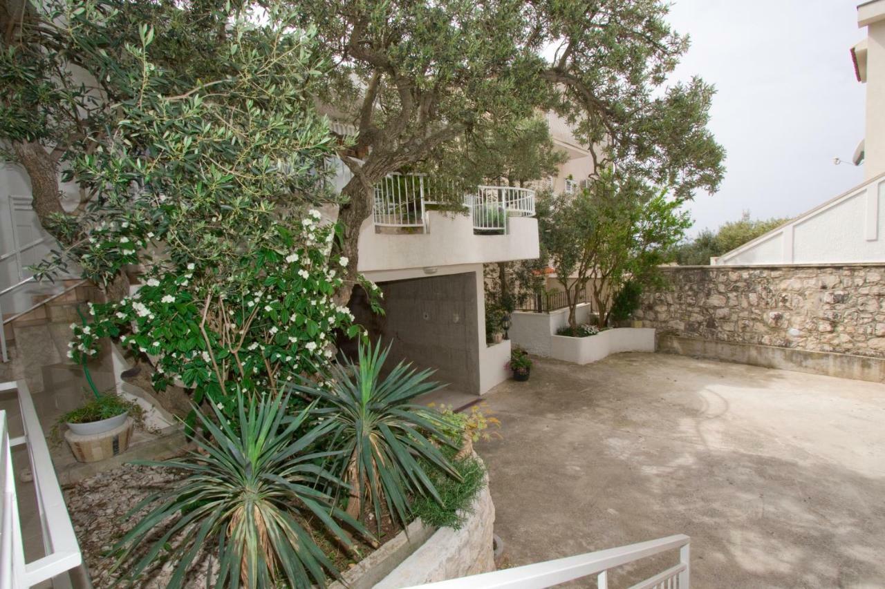 Apartments Delfin Tucepi Exterior photo