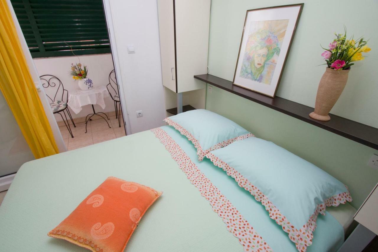 Apartments Delfin Tucepi Exterior photo